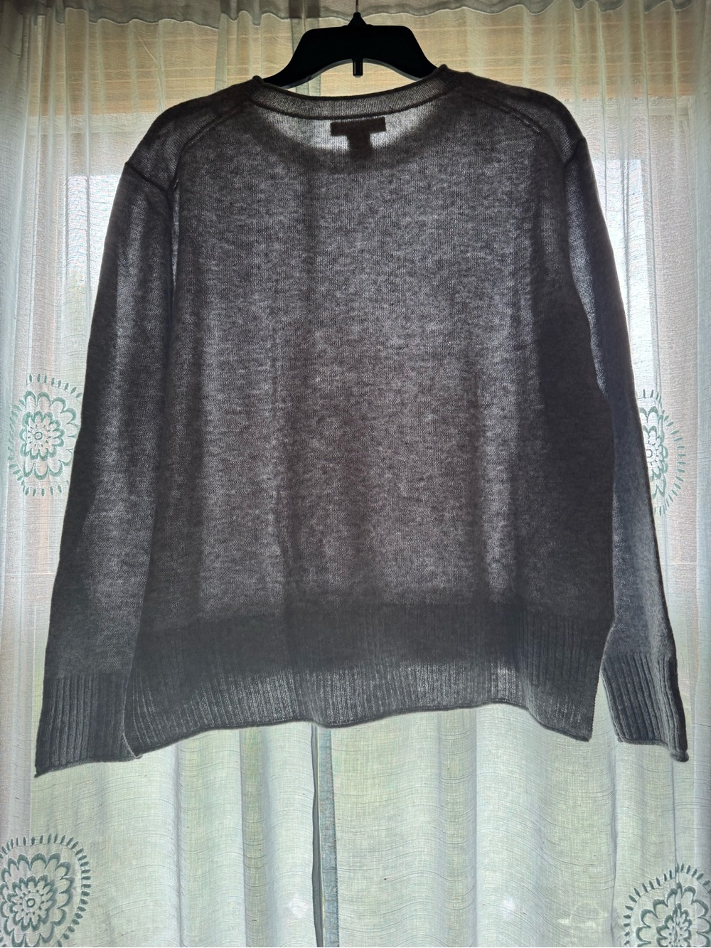 Women’s grey cashmere Crewneck Sweater